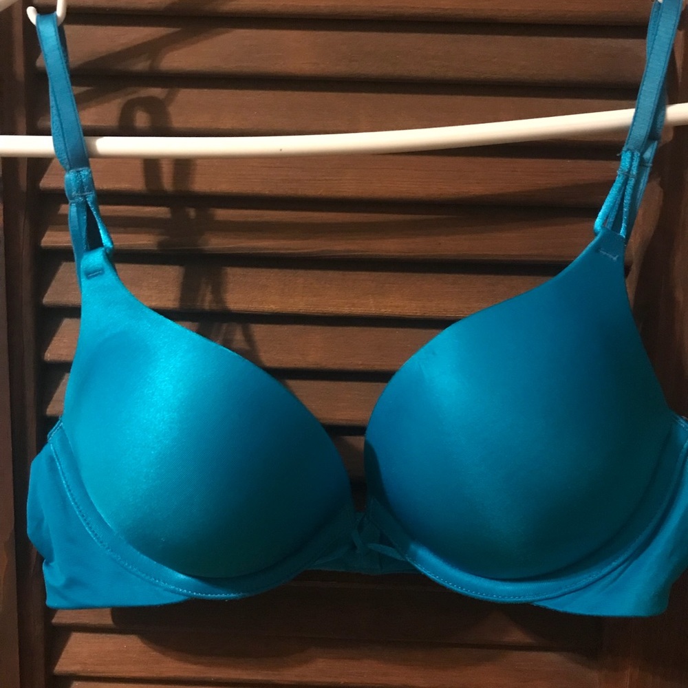 Victoria Secret Bombshell bra. Turquoise.