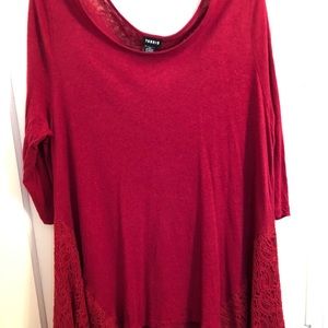 Maroon Torrid high-low top ft 3/4 length sleeves