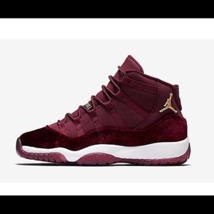 Air Jordan 11 Red Velvet Maroon Hereiss size 7.5