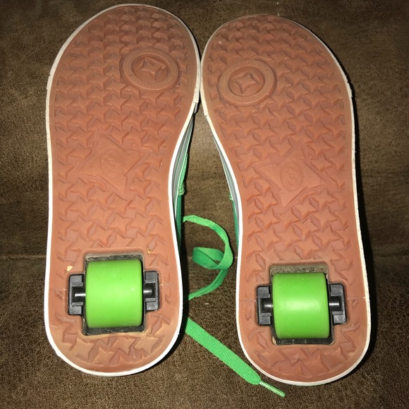 Heelys rolling shoes - Picture 1 of 4