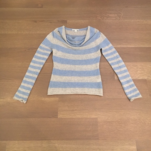 Light gray and blue sweater - Picture 1 of 1