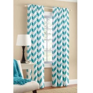 4 curtain panels