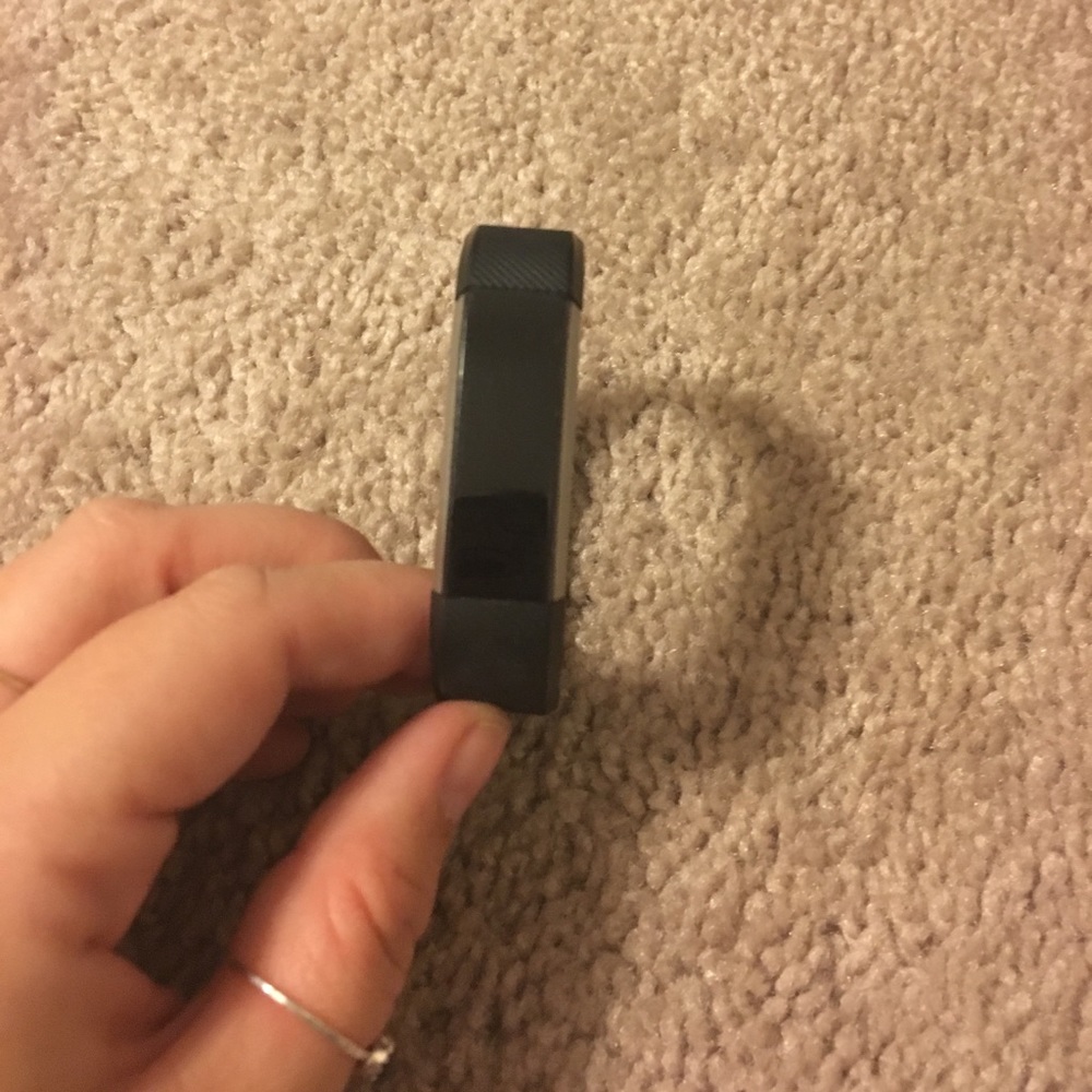FitBit Alta with Charger - Picture 3 of 3