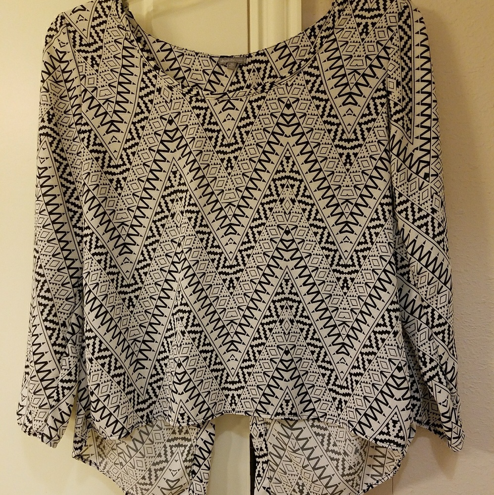 Zig zag black and white blouse