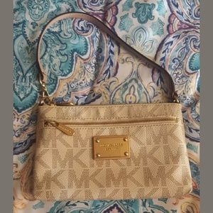 Michael kors clutch