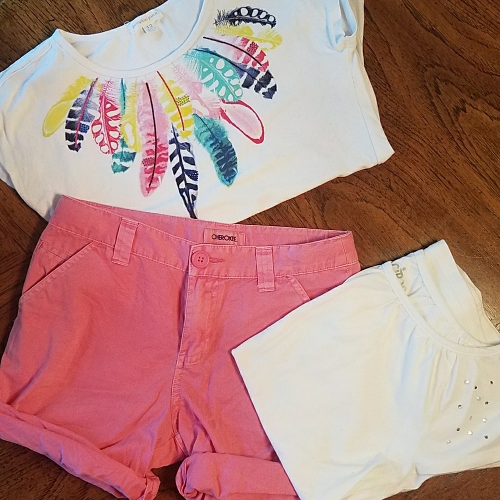 SOLD.  cute Outfit for back to school :)