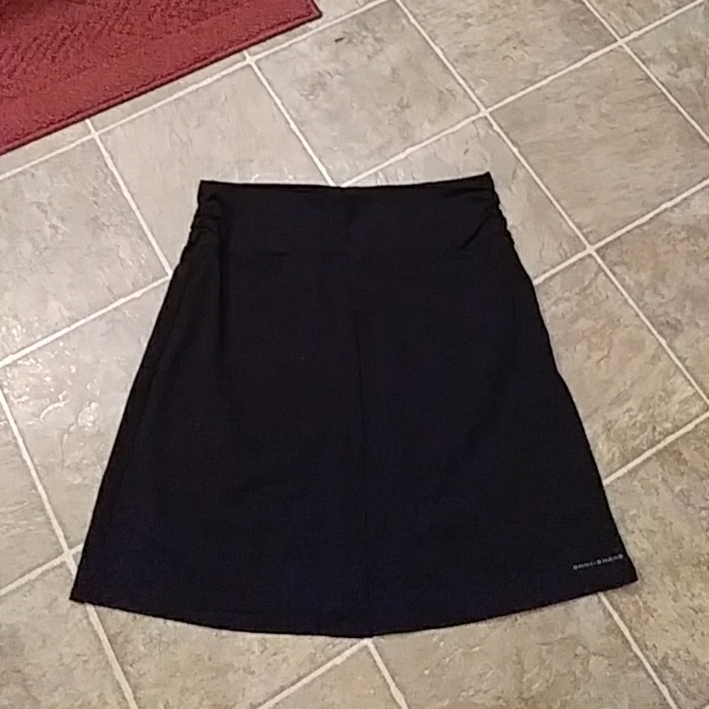 Woman's COLUMBIA titanium omni shade Skirt SMALL