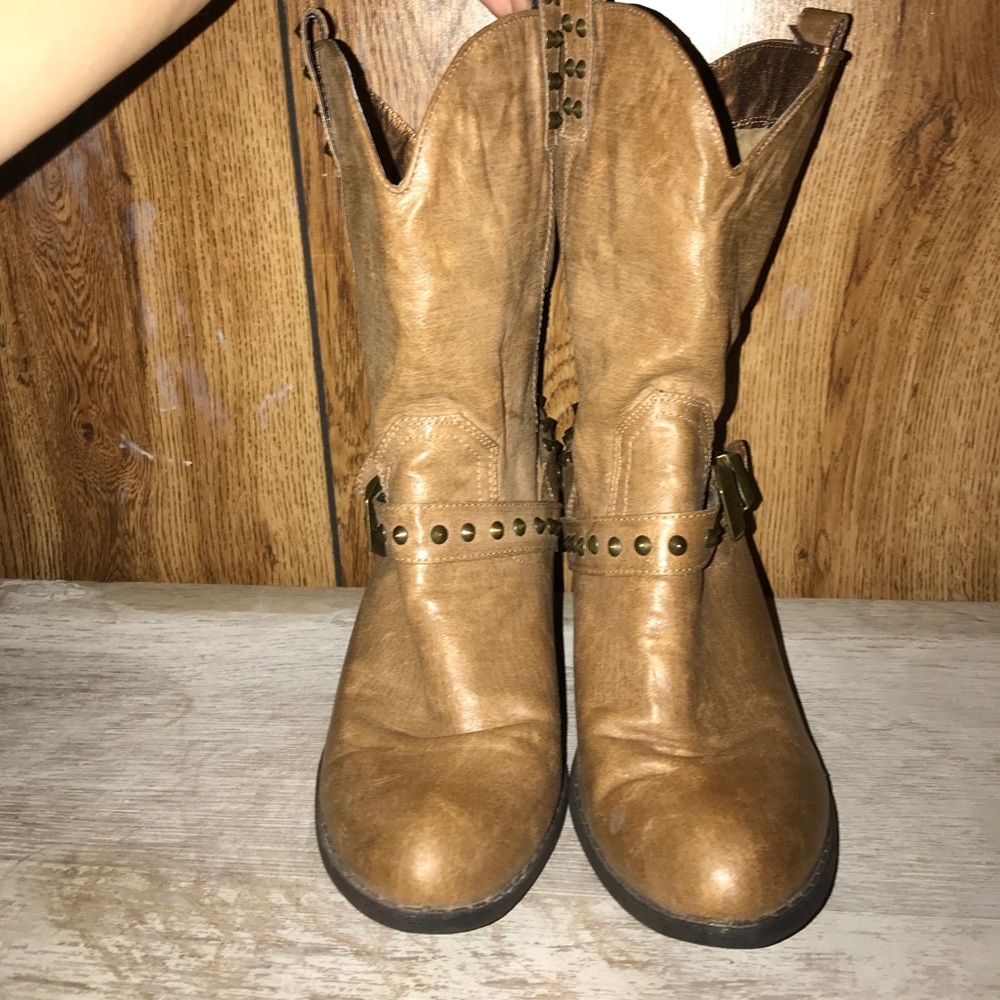 Coconut Saddle Studded Heel Boots. Size 8