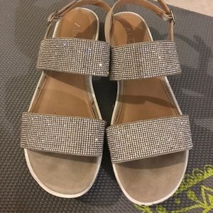 Also rhinestone cute shoes