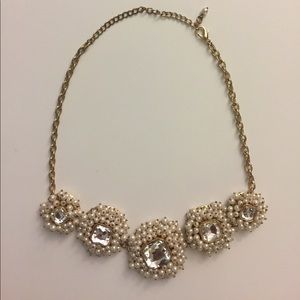 🎉SALE🎉 Gorgeous gold and white necklace