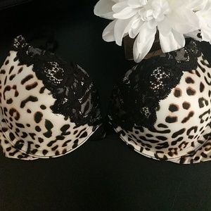 Victoria's Secret bombshell push-up bra