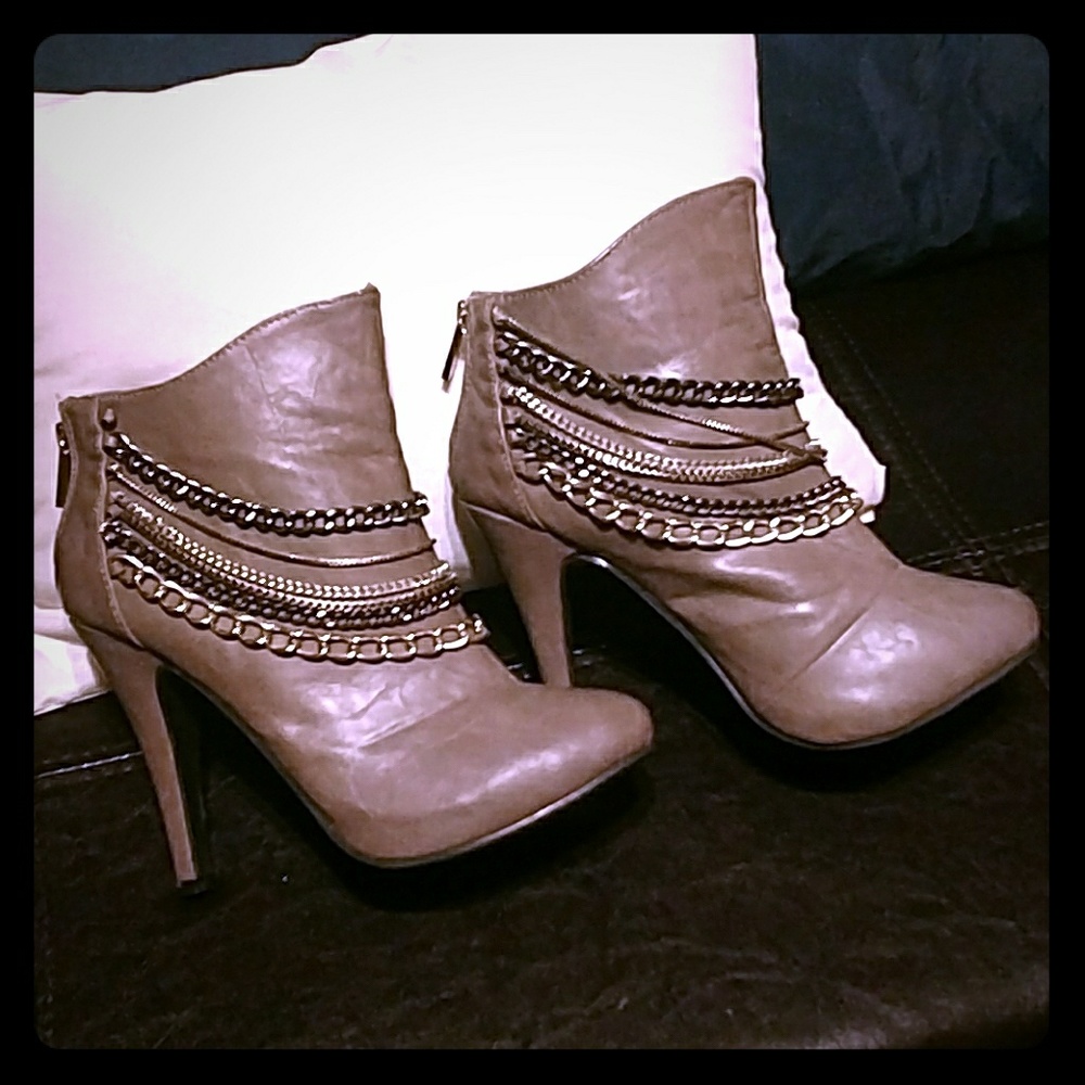 💥Stylish gray heel ankle boots