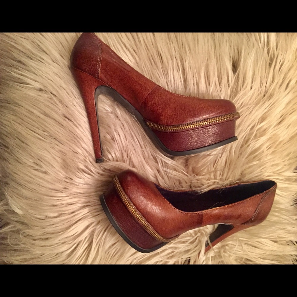 Calvin Klein 8.5 Brown Gabby Platform Pump NWOT