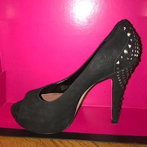 Vince Camuto black heels