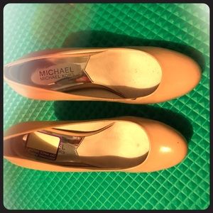 Gently used Micheal Khors nude pumps size 6.5