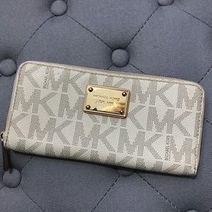 Michael Kors Fold Wallet