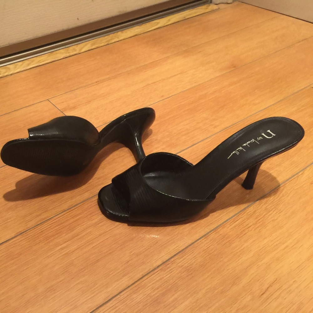 Open toe black evening shoes