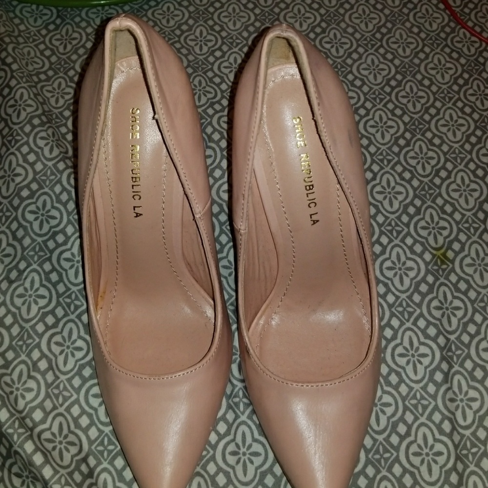 Shoe Republic pumps