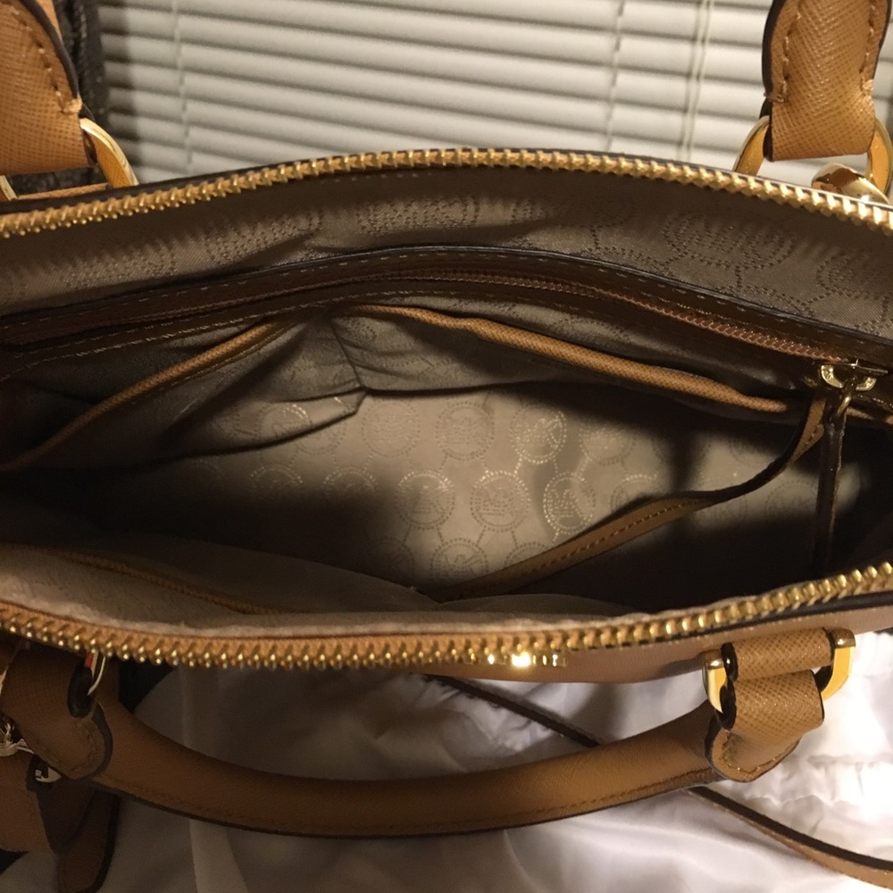 Purse - Picture 3 of 4