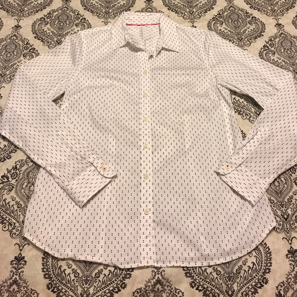 Like new button down shirt white with black