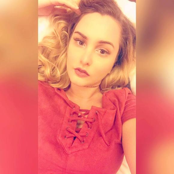 Meet your Posher, Emina - Picture 1 of 1