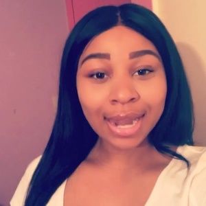 Meet your Posher, Denisha