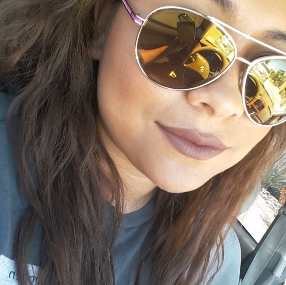 Meet your Posher, Esbeydi