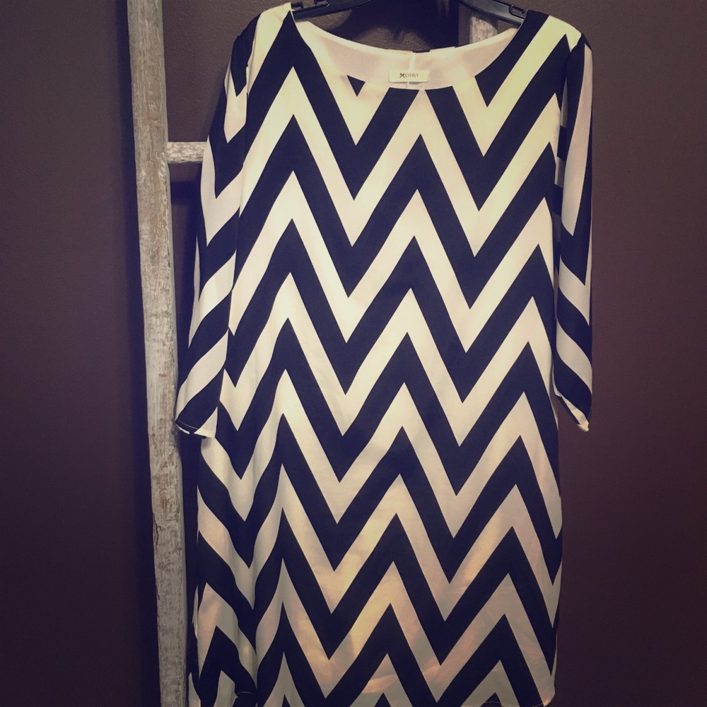 Like New Chevron Everly 3/4 Sleeve Shift Dress