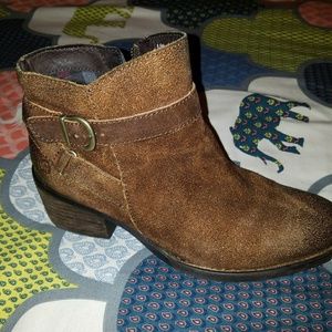 Born Boots regular in sole they run true to size