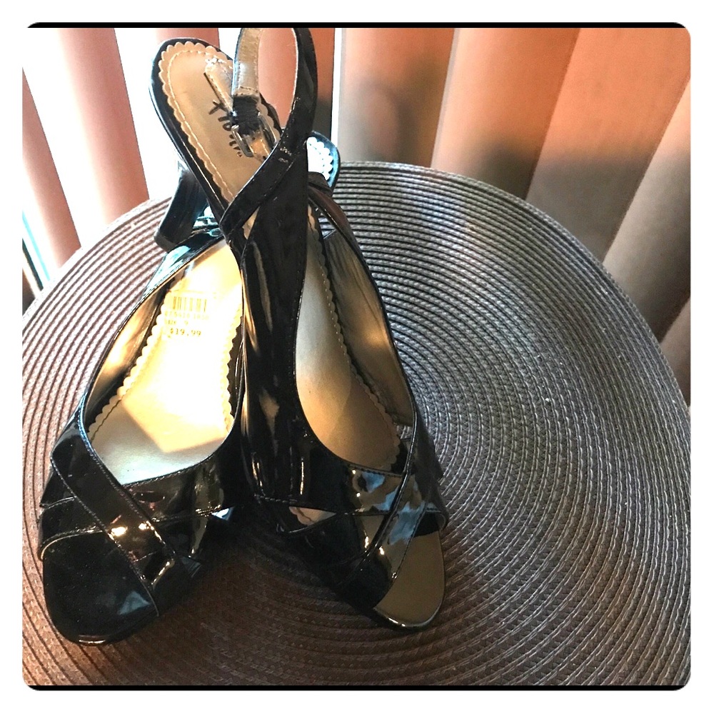 Fioni New Black Slingback Heels