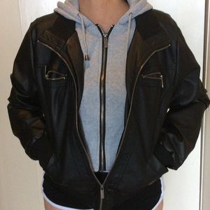 Leather Jacket & Hoodie in one ☝️