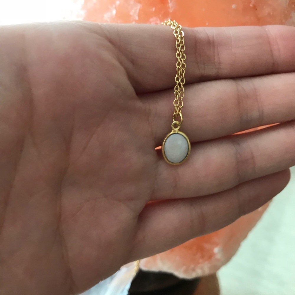 White and gold gemstone necklace