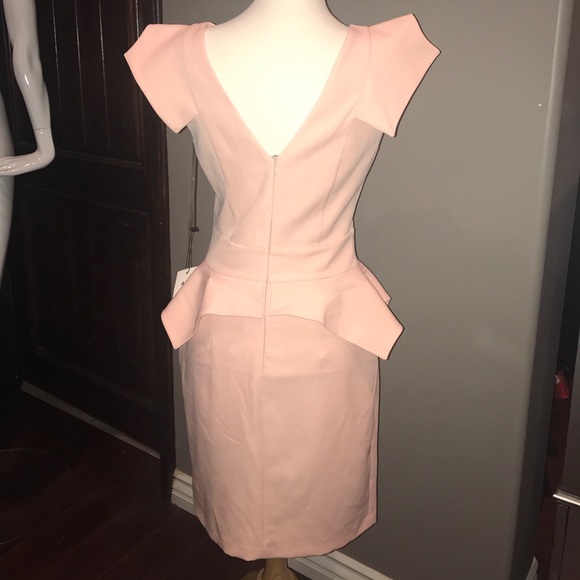 Fitted pink dress - Picture 3 of 8