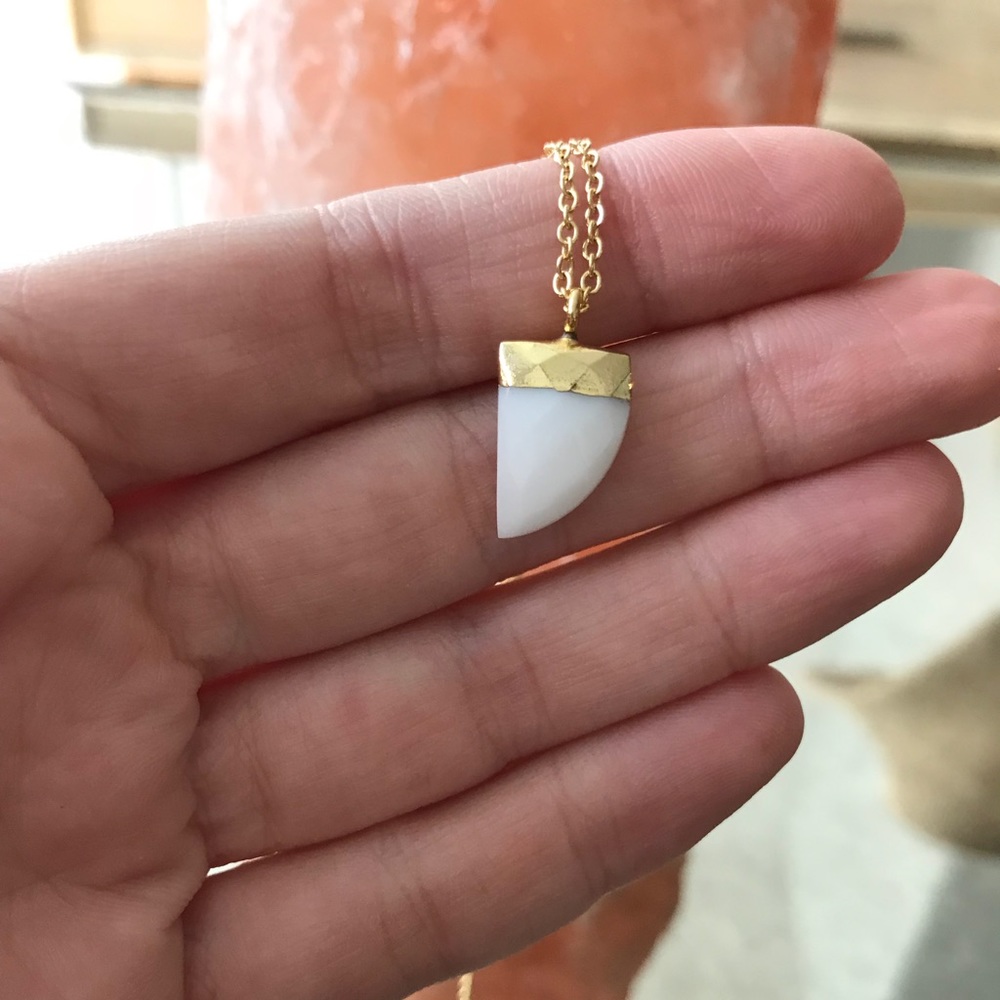 White and gold tooth necklace