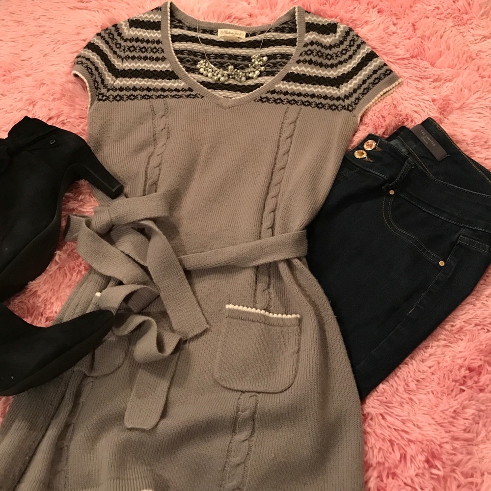 Gently Worn Belle du Jour Long sweater!