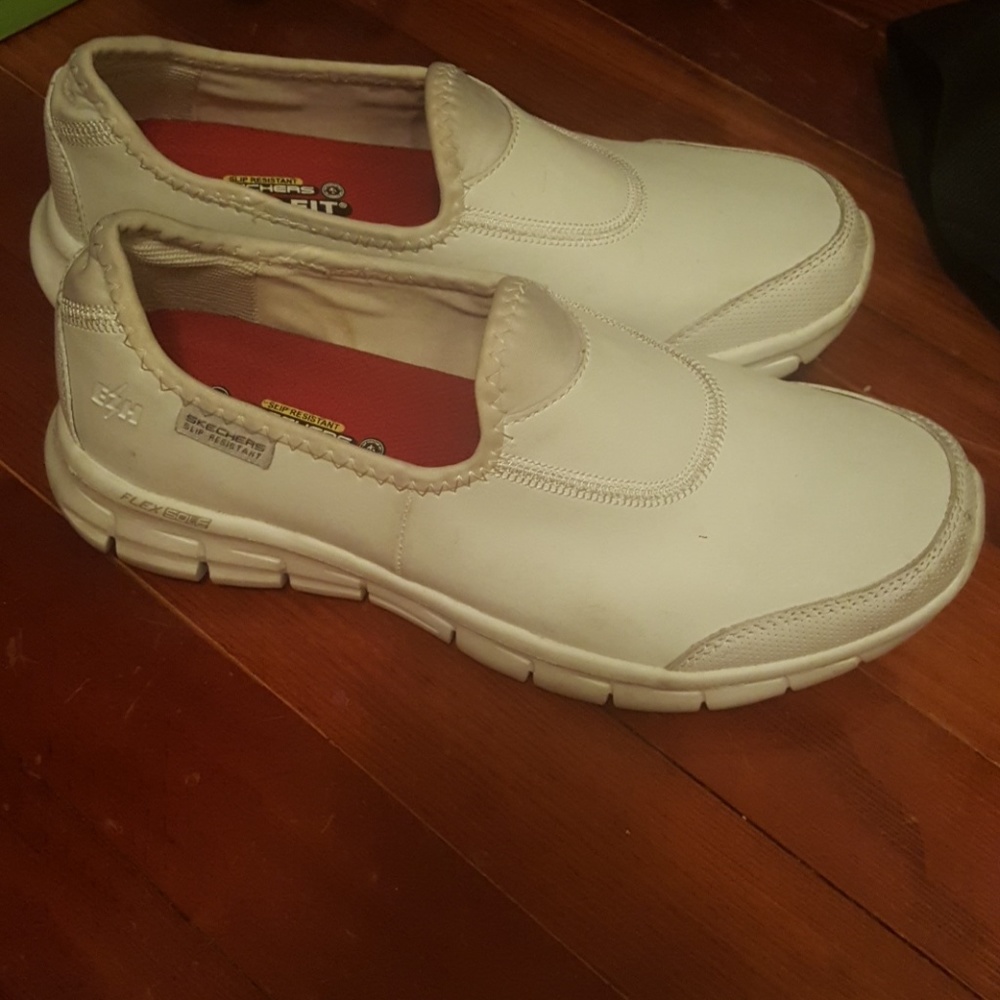 Skechers Relaxed Fit Memory Foam