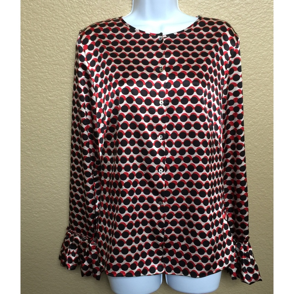 Fun yet professional Max studio dress shirt.