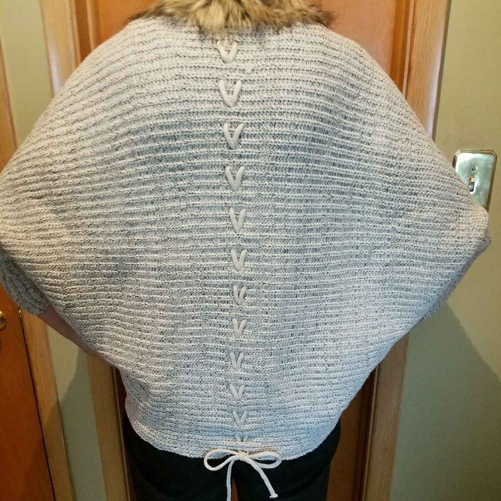 HP🏆🎊🎉Only 1 left~FAUX FUR TRIMMED SWEATERS - Picture 3 of 7