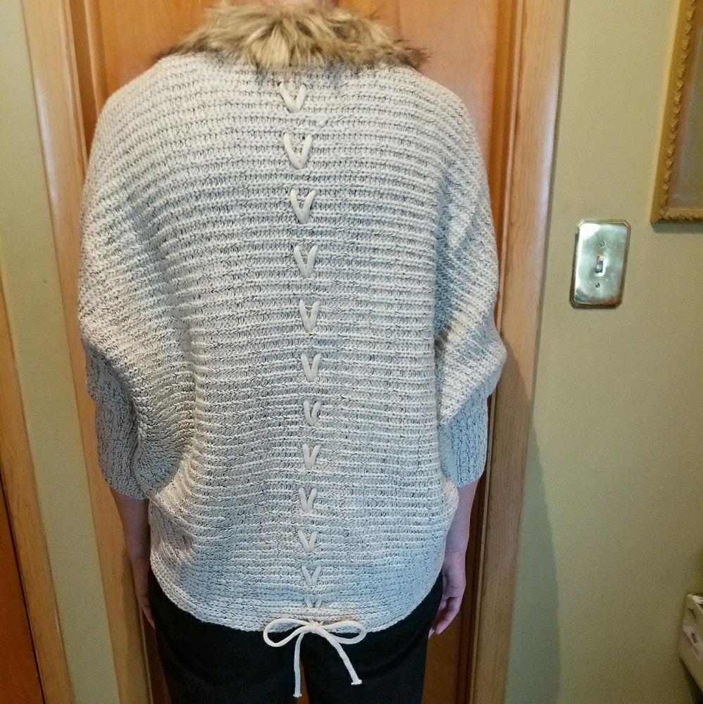 HP🏆🎊🎉Only 1 left~FAUX FUR TRIMMED SWEATERS - Picture 4 of 7