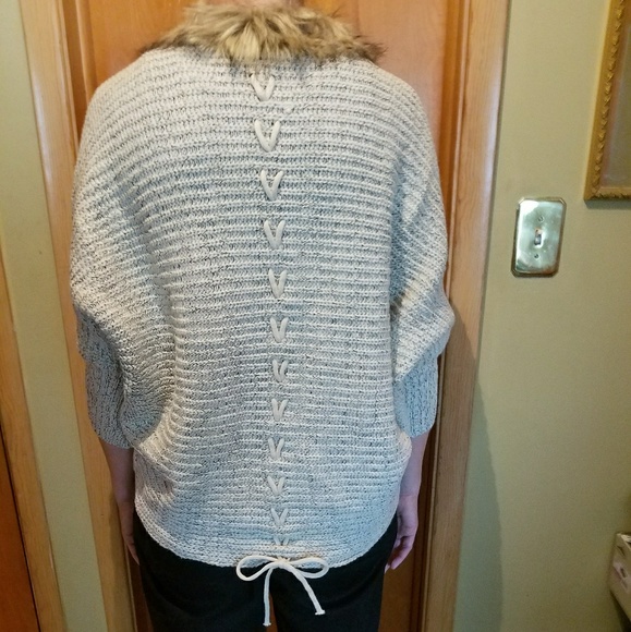 HPπππOnly 1 left~FAUX FUR TRIMMED SWEATERS - Picture 4 of 7