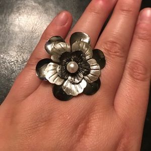 Metal flower ring