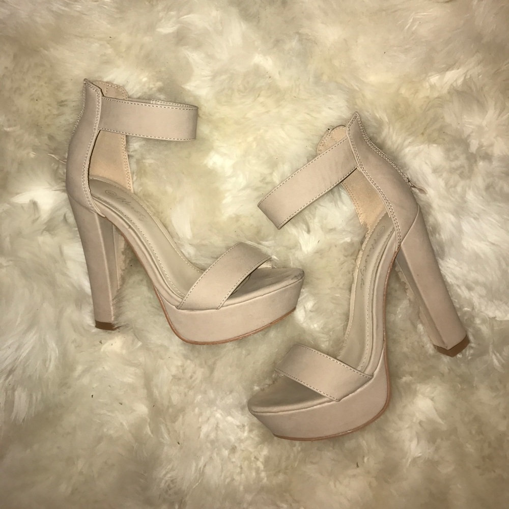 Nude wedges