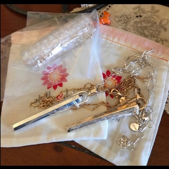 ⚡️Stella & Dot Rebel Silver Necklace NEW! - Picture 2 of 6