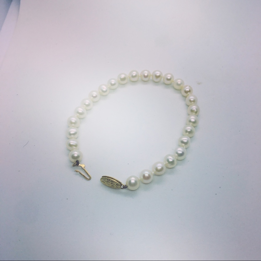Genuine pearl bracelet 14k gold clasp
