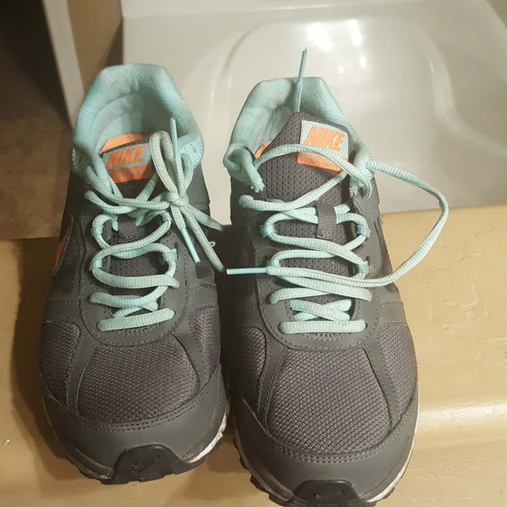 Athletic shoes