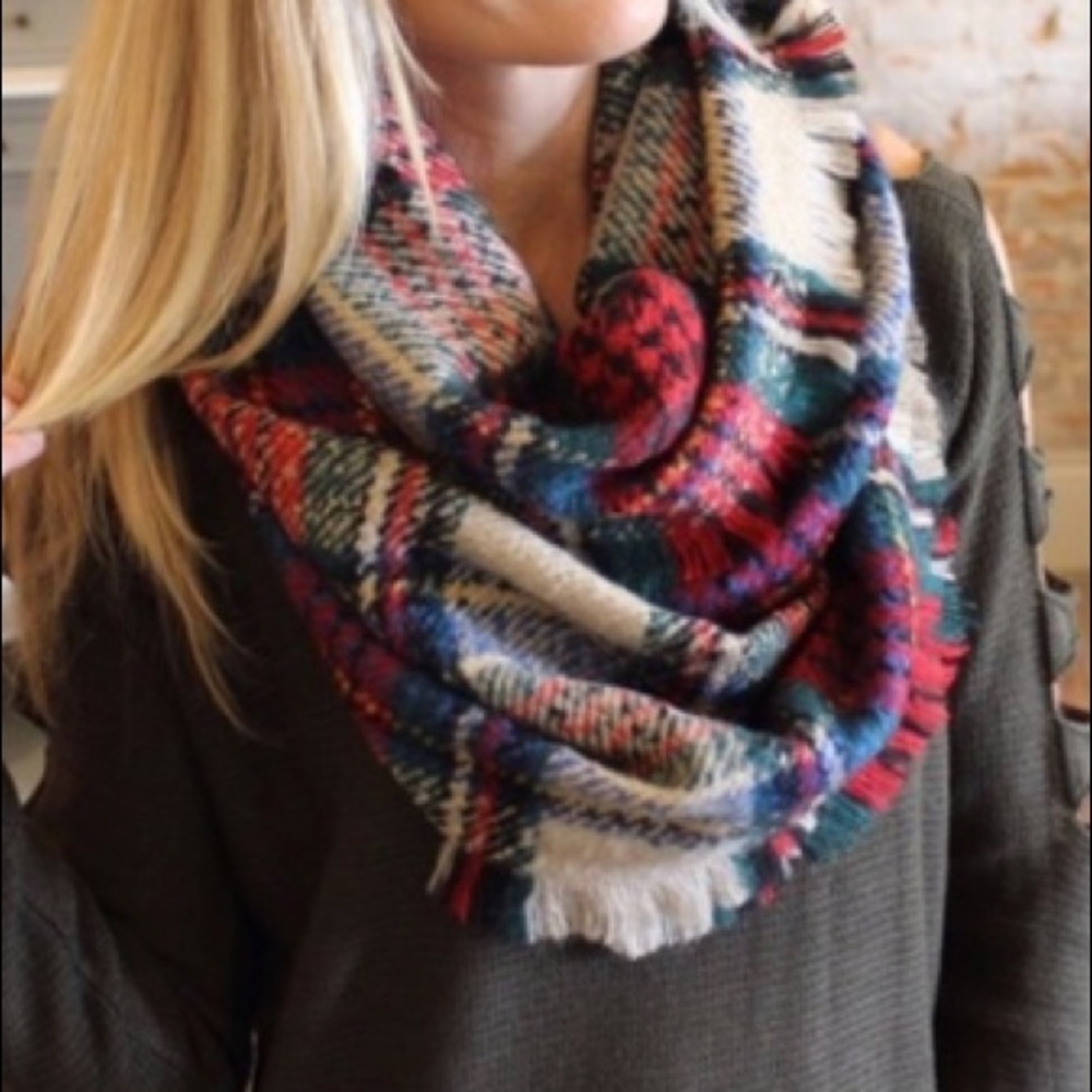 •Holiday Tartan Plaid Infinity Scar - Picture 6 of 8