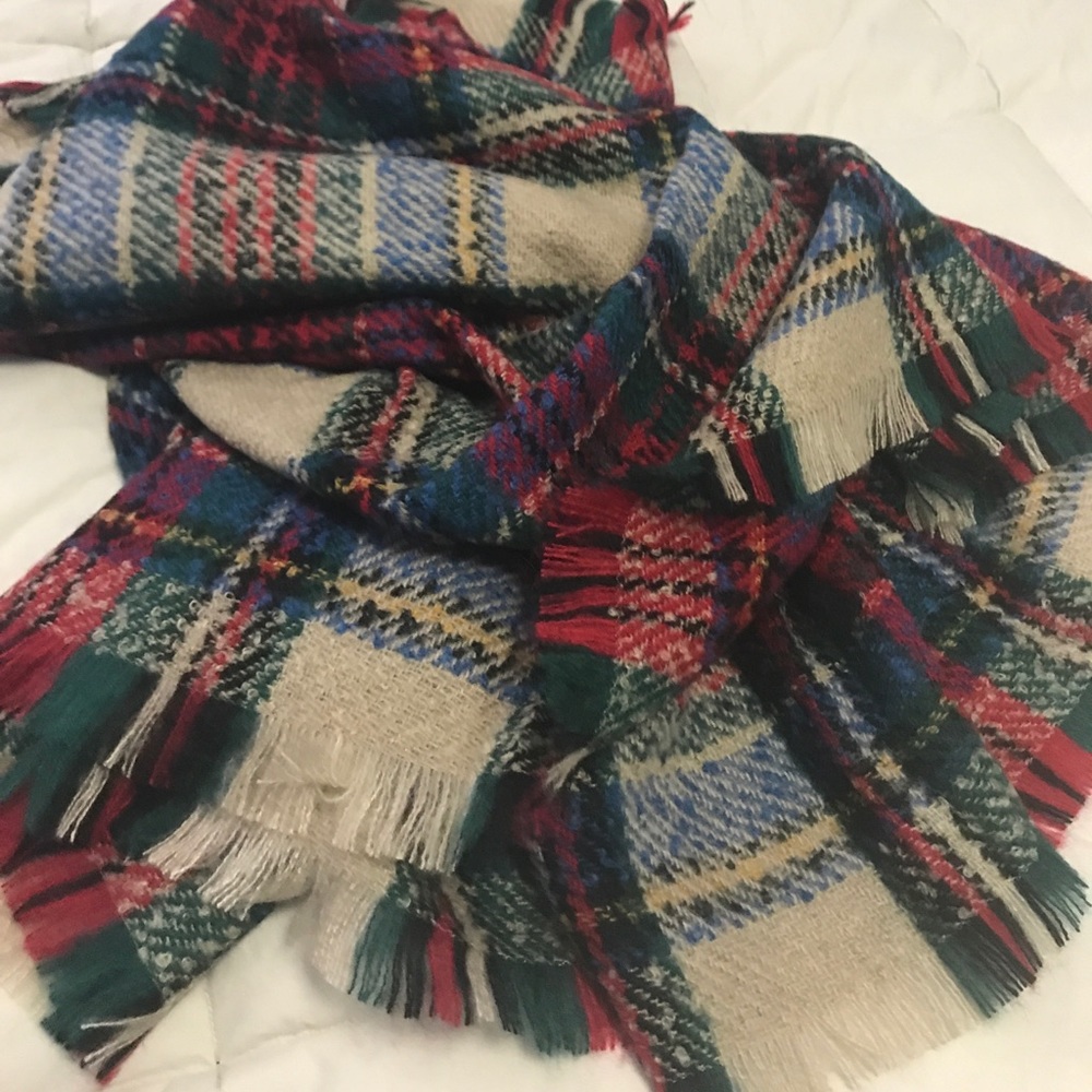 •Holiday Tartan Plaid Infinity Scar - Picture 5 of 8