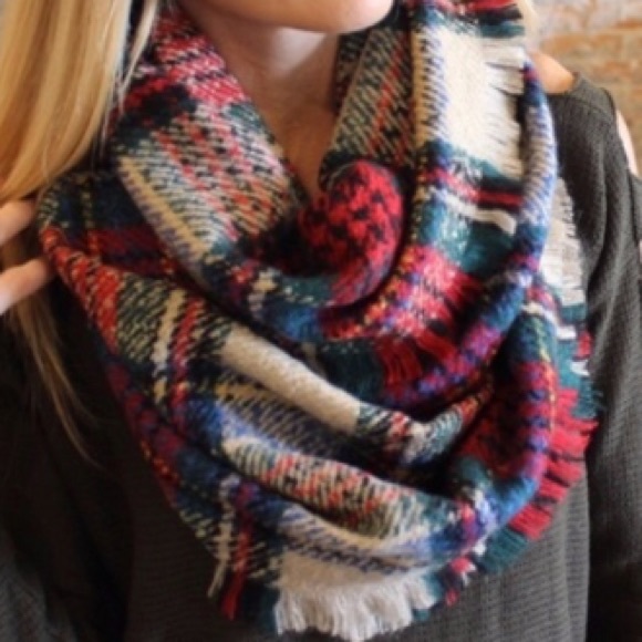 •Holiday Tartan Plaid Infinity Scar - Picture 3 of 8