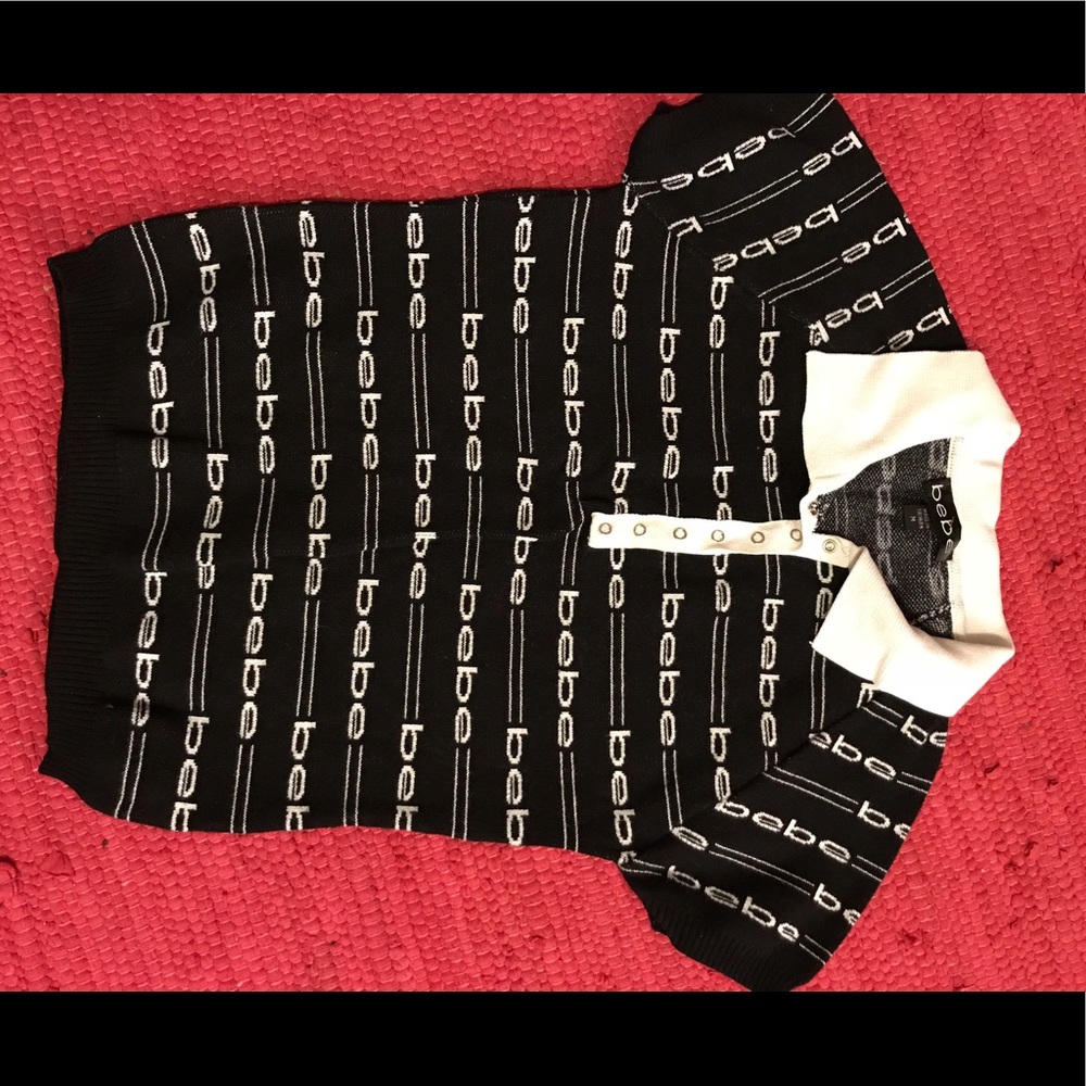 BEBE fitted button down T shirt