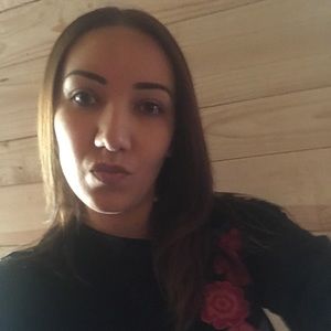 Meet your Posher, Flora